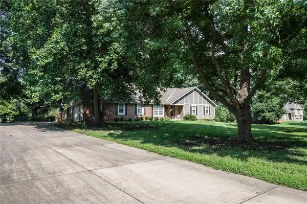 16040 Outlook AVE, Stilwell, KS 66085