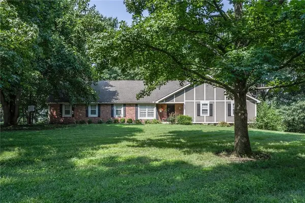 16040 Outlook AVE, Stilwell, KS 66085