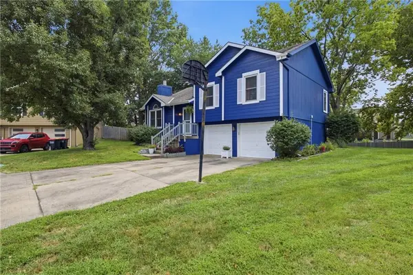 1507 Emerald CIR, Kearney, MO 64060