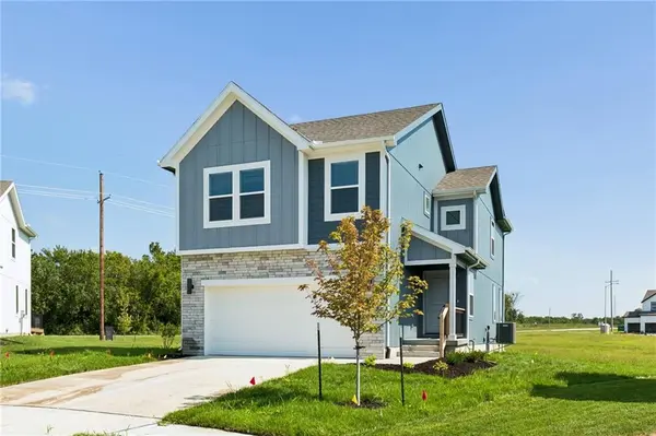 1433 SE Vantage Point DR, Lee's Summit, MO 64081