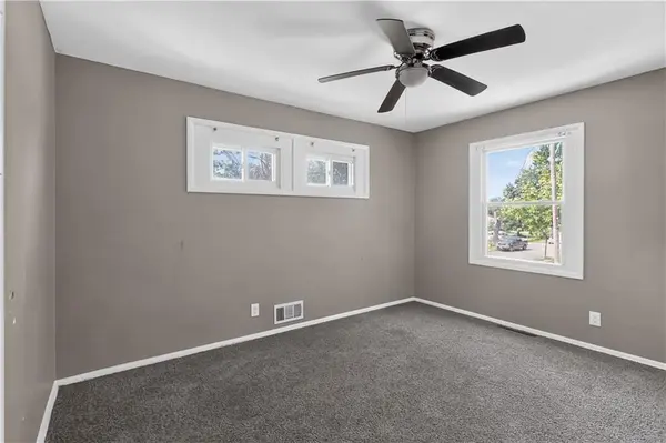 4131 E Vineyard RD, Kansas City, MO 64130