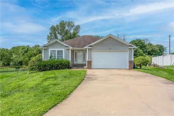114 Shady LN, Warrensburg, MO 64093