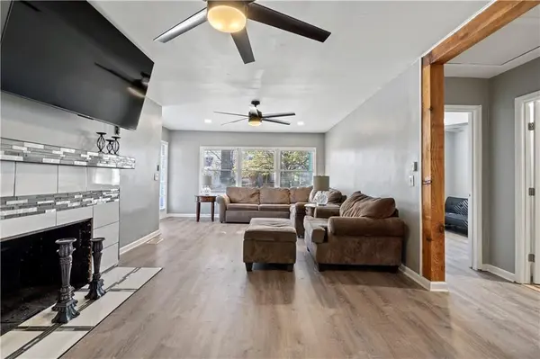 2224 E 68th TER, Kansas City, MO 64132
