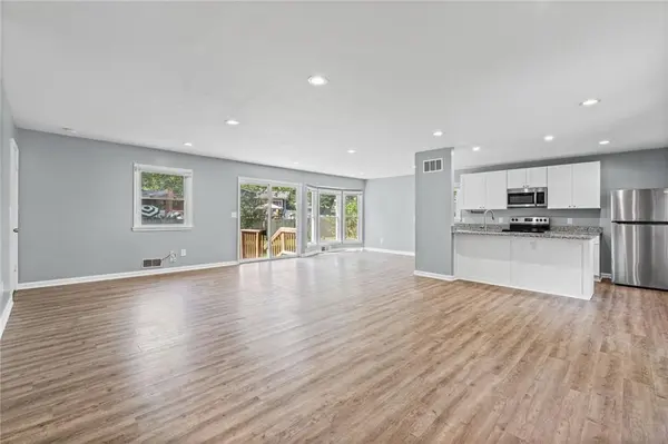 11038 Greenwood RD, Kansas City, MO 64134