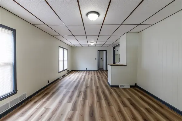 225 W Valley ST, St Joseph, MO 64504