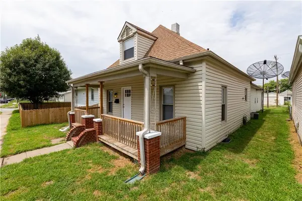 225 W Valley ST, St Joseph, MO 64504