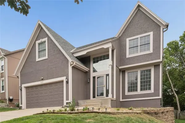 7233 Cottonwood DR, Shawnee, KS 66213