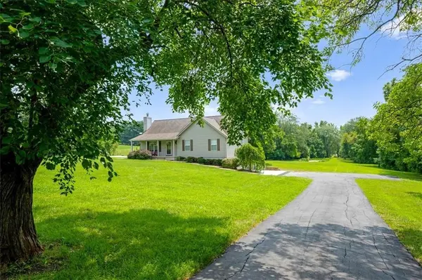 33803 E Jenkins RD, Lone Jack, MO 64070