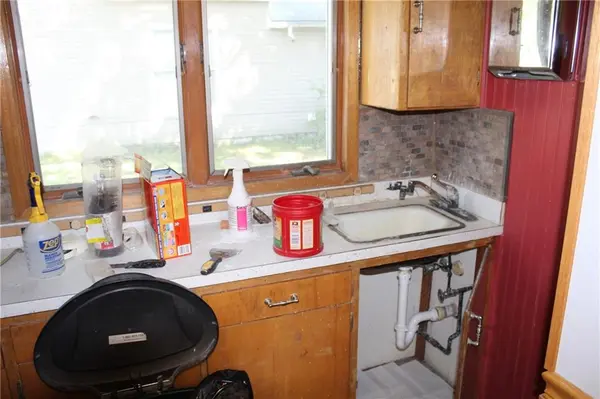 423 N Washington AVE, Iola, KS 66749