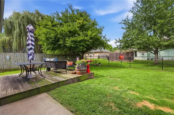 846 SW Country Hill DR, Grain Valley, MO 64029