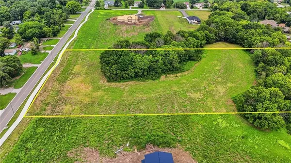 1007 N Ward RD, Raymore, MO 64083