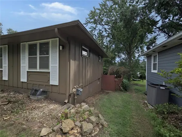 7301 W 89 ST, Overland Park, KS 66212