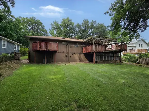 7301 W 89 ST, Overland Park, KS 66212