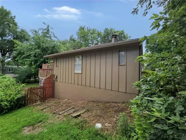 7301 W 89 ST, Overland Park, KS 66212