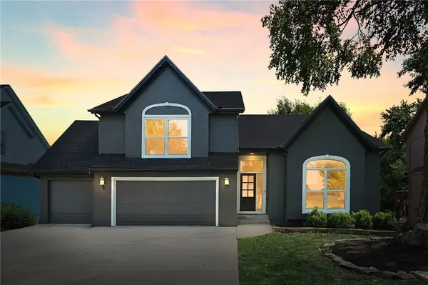 5621 W 151st TER, Overland Park, KS 66223