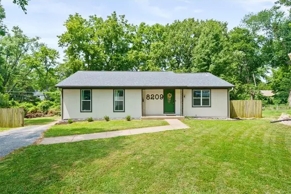 8209 W 56th TER, Merriam, KS 66202