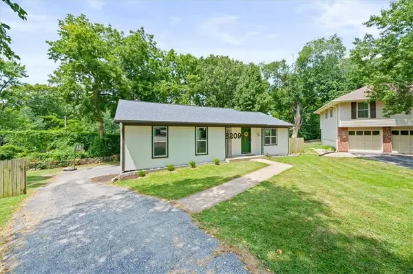 8209 W 56th TER, Merriam, KS 66202
