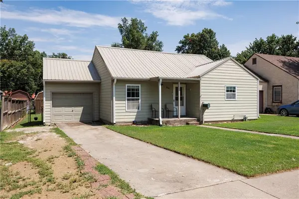 816 N 8th ST, Neodesha, KS 66757