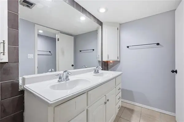 10162 Locust ST #8, Kansas City, MO 64131