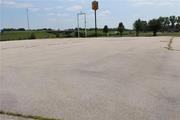 371 & 471 Bills Way ST, Iola, KS 66749