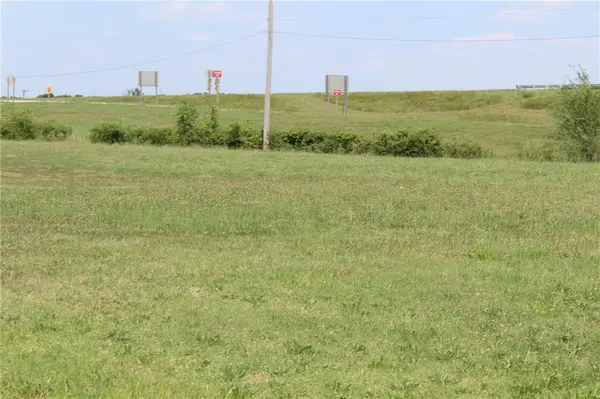371 & 471 Bills Way ST, Iola, KS 66749
