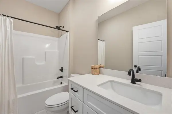 300 SW Amara DR, Blue Springs, MO 64064