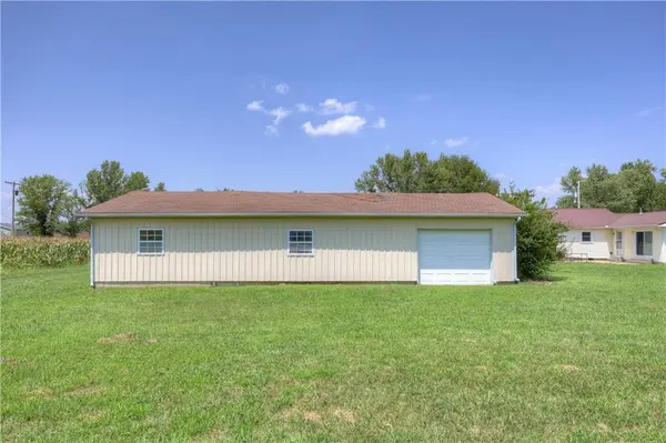 1030 W Country RD, Columbus, KS 66725