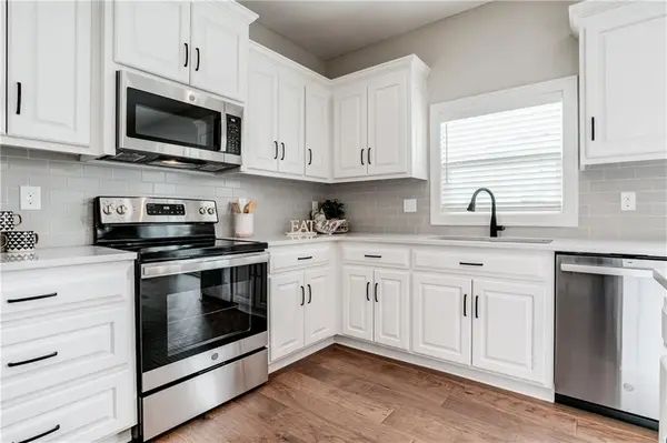 28601 W 162nd ST, Gardner, KS 66030