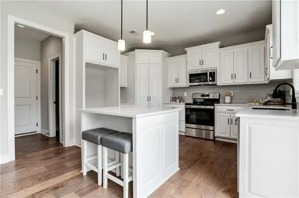 28601 W 162nd ST, Gardner, KS 66030