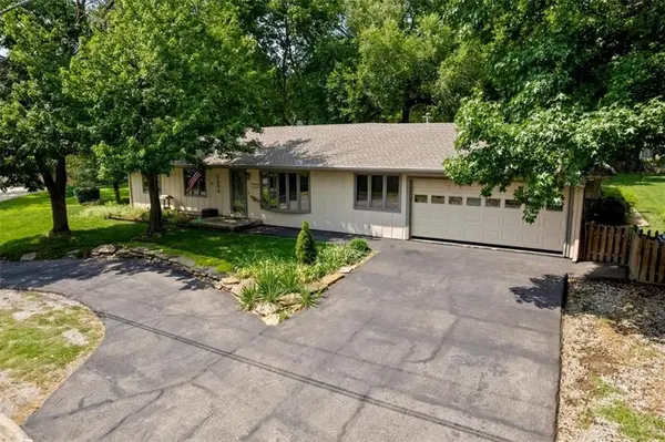 7200 W 83rd ST, Overland Park, KS 66204