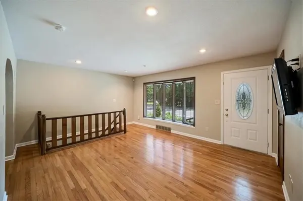7200 W 83rd ST, Overland Park, KS 66204