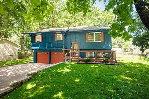 229 SE Westminister RD, Blue Springs, MO 64014