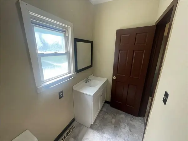 3907 E 9th ST, Kansas City, MO 64127
