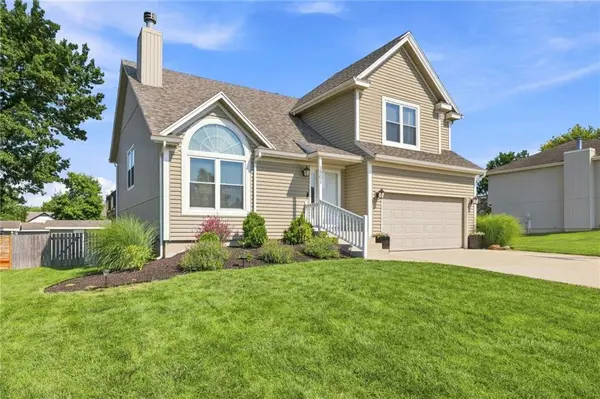 1301 Tabitha LN, Greenwood, MO 64034