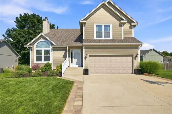 1301 Tabitha LN, Greenwood, MO 64034