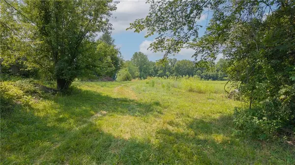 000 N Hoover RD, Buckner, MO 64016
