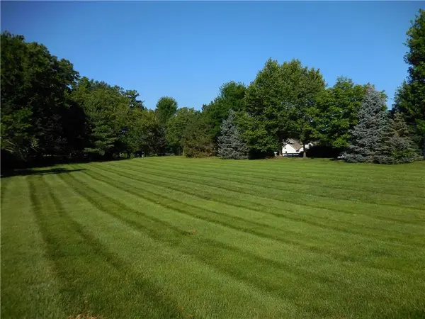 4102 NE Chapel Manor CT, Lee's Summit, MO 64064