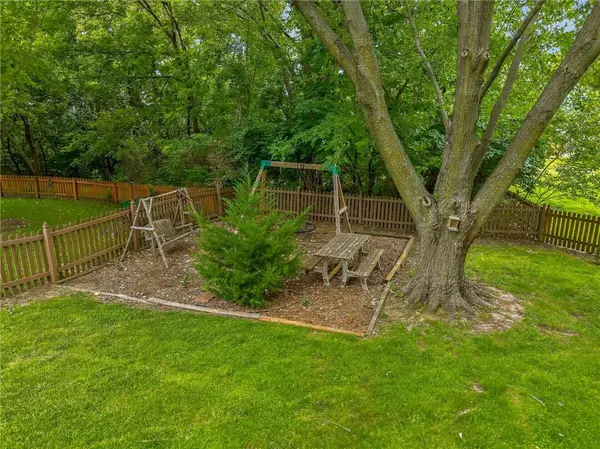 7508 N Palmer AVE, Kansas City, MO 64158