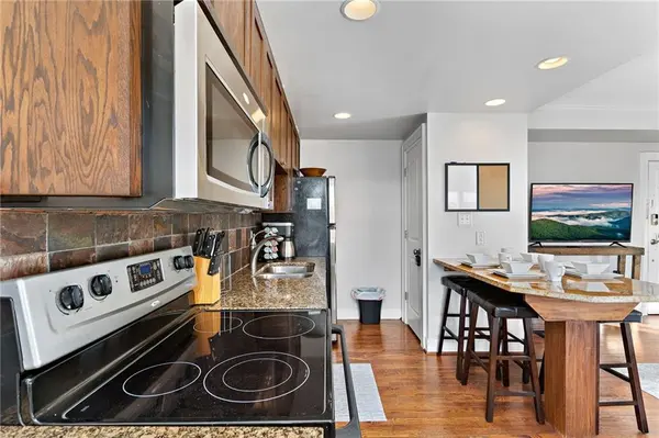 323 Emanuel Cleaver II BLVD #8C, Kansas City, MO 64112