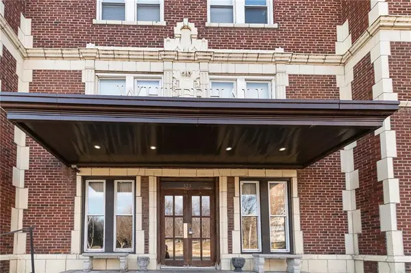 323 Emanuel Cleaver II BLVD #8C, Kansas City, MO 64112