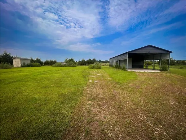 138 Bald Eagle DR, Linn Valley, KS 66040
