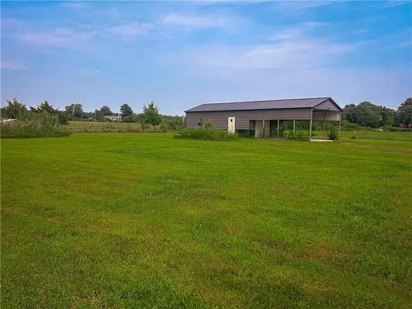 138 Bald Eagle DR, Linn Valley, KS 66040