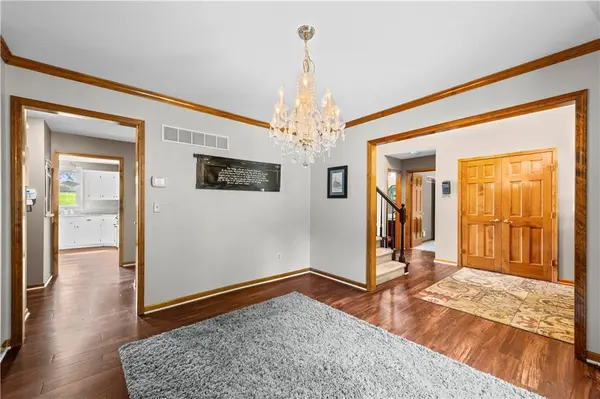 2389 NW Summerfield DR, Lee's Summit, MO 64081
