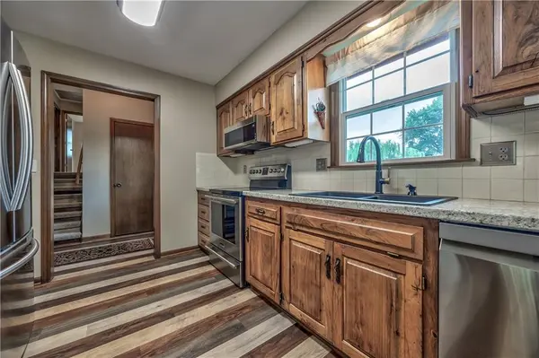 11917 W 49th TER, Shawnee, KS 66216