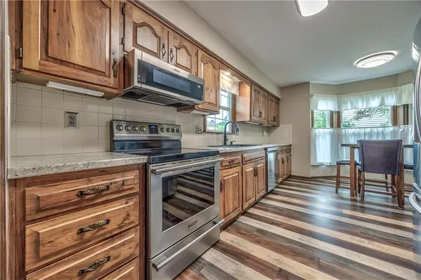 11917 W 49th TER, Shawnee, KS 66216