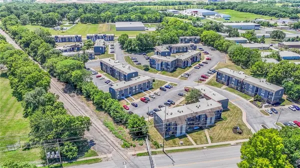 13901 Grandboro LN, Grandview, MO 64030