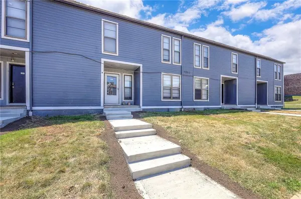 13901 Grandboro LN, Grandview, MO 64030