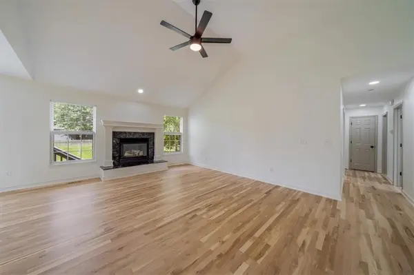 362 SW Chatham PL, Lee's Summit, MO 64082