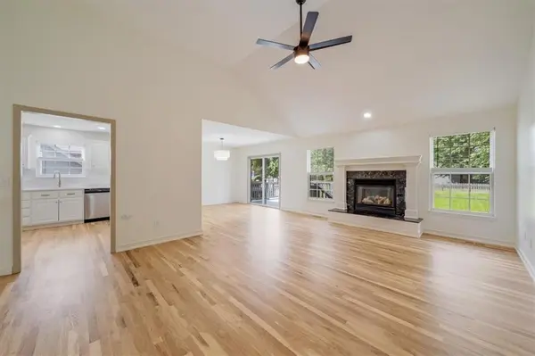 362 SW Chatham PL, Lee's Summit, MO 64082