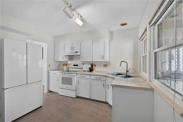 10215 Conser ST, Overland Park, KS 66212